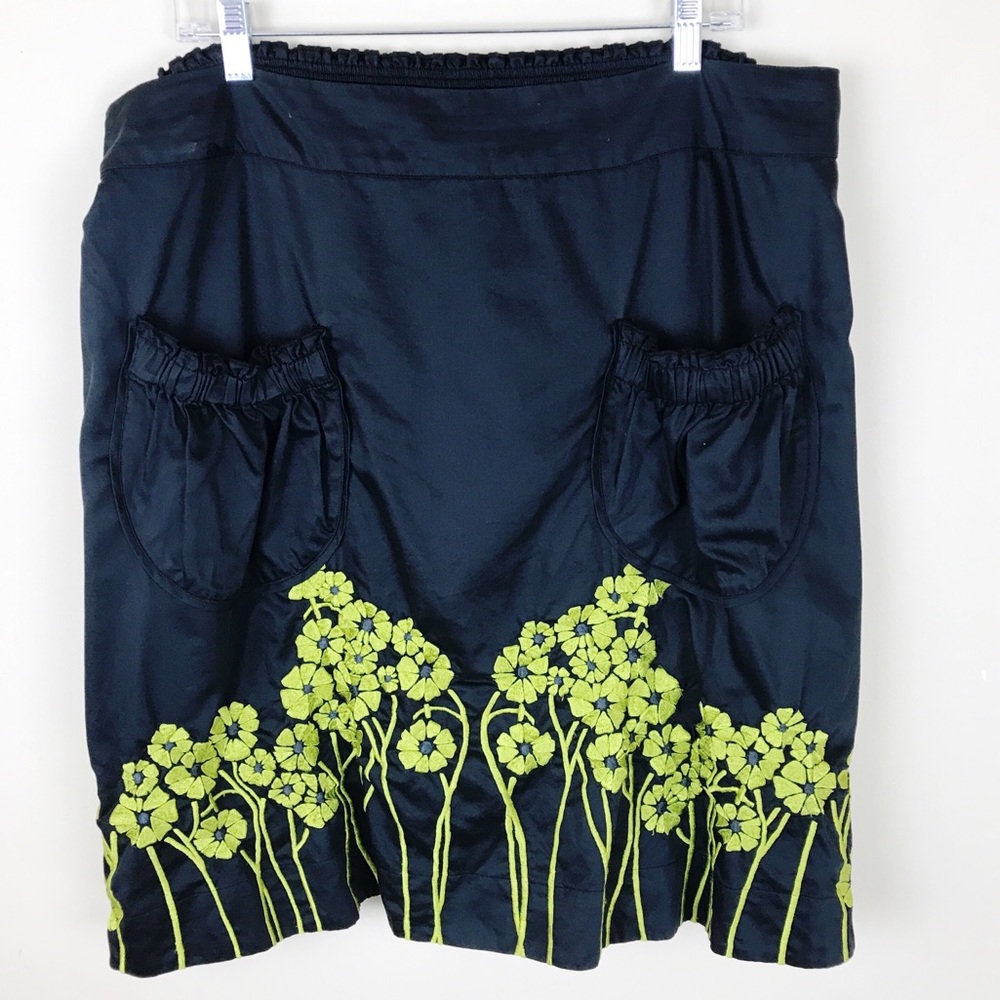 Eshakti Blck Smocked Floral Embroidery Mini Skirt